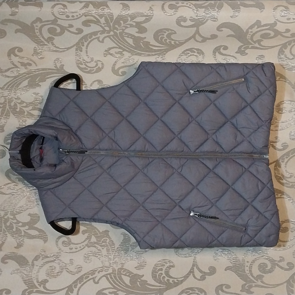 Canyon Creek Women's Quilted Puffer Vest Size Medium. Light Blue. Zip up.